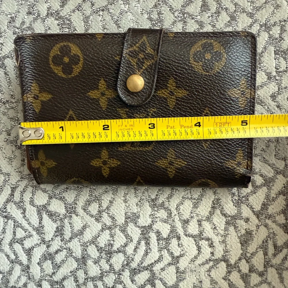 Louis Vuitton Authentic Monogram Wallet
